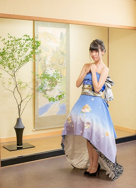 青色を基調とした着物ドレス 成人式の前撮りイメージ - オリエンタル和装